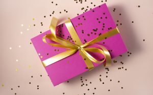 Quel cadeau offrir après 1 an de couple ? Idées romantiques et originales